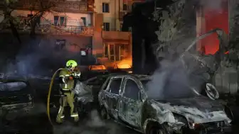 Rusya'nın Kiev'e Balistik Füze Saldırısı: Çok Sayıda Yaralı ve Yangın