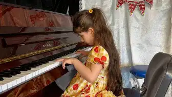 6 Yaşındaki Görme Engelli N.K.'dan 10 Enstrümanlık Müzik Ziyafeti