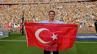 Acun Ilıcalı, Hull City'nin Premier Lig Başarısını Taraftarlarla Kutladı