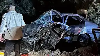 Adana'da Trafik Kazası: 2 Kişi Hayatını Kaybetti, 3 Yaralı
