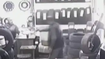 Alacak Tartışmasında Akrabasını Vurdu