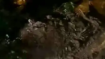 Ardeşen'de Heyelan Nedeniyle Kapanan Köy Yolu Ulaşıma Açıldı