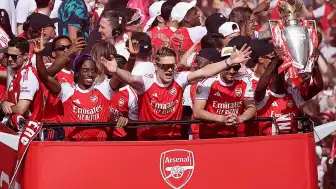 Arsenal, 22 Yıl Sonra Gelen Şampiyonluğu Taraftarıyla Kutladı