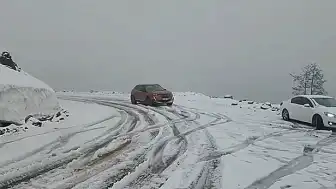 Artvin ve Ardahan'da Yaz Öncesi Kar Yağışı Ulaşımı Aksattı