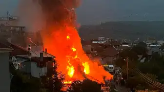 Aydın'da Yangın: 2 Katlı Ev Küle Döndü, Yaralı Yok