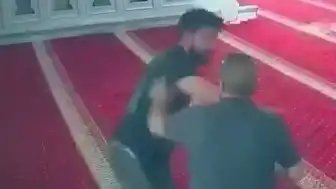 Bahçelievler'de Cami İmamına Yumruklu Saldırı Güvenlik Kamerasına Yansıdı