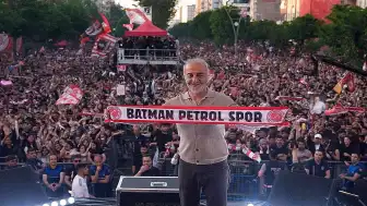 Batman Petrolspor'un Şampiyonluk Kutlamasına Ünlü İsimler Akın Etti