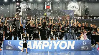 Beşiktaş Hentbol Takımı Şampiyonluk Kupasını Aldı