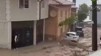 Bursa'da Sağanak Sele Neden Oldu: Evleri Su Bastı, Çatı Çöktü