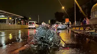Bursa'da Trafik Kazası: Otomobilin Motoru Koptu, 2 Yaralı