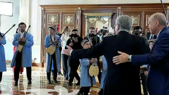 Cumhurbaşkanı Erdoğan'a Kazakistan'da Dombra Sürprizi