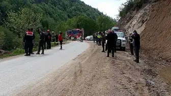 Düzce'de Kamyonet Dereye Devrildi: 1 Kişi Hayatını Kaybetti