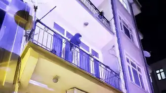 Eski Sevgilisinin Evini Bastığı Kadın, Çocuğunu Kurtarmak İçin Balkondan Atladi