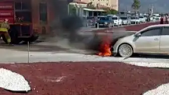 Hatay'da Seyir Halindeki Otomobil Alev Aldı