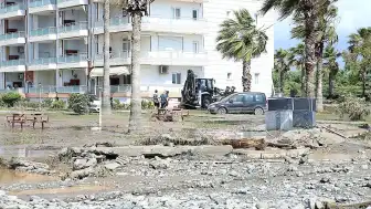 Hatay'da Şiddetli Sağanak Afete Neden Oldu: Cadde ve Sokaklar Sular Altında Kaldı