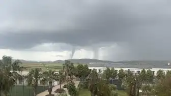 İzmir Menemen'de Hortum ve Dolu: Ani Hava Değişikliği Etkili Oldu