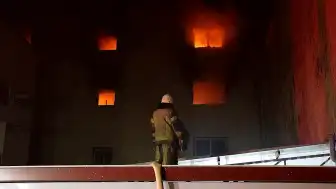 İzmir'de 5 Katlı Ayakkabı İmalathanesinde Yangın: 1 Yaralı