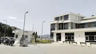 İzmir'de Şantiyede Yanmış Kadın Cesedi Bulundu: Bir Kişi Gözaltında
