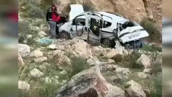 Kağızman'da Uçuruma Yuvarlanan Araçtan Atlayarak Kurtuldular