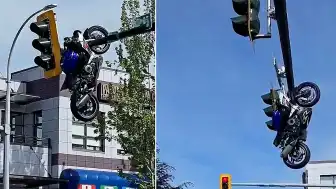 Kanada'da Trafik Kazası: Motosiklet Trafik Lambasında Asılı Kaldı