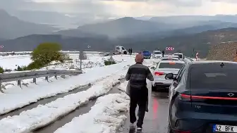 Karaman'da Ceviz Büyüklüğünde Dolu Yağışı Hayatı Felç Etti