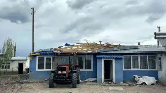 Kars'ta Şiddetli Fırtına: Çatılar Uçtu, Güneş Panelleri Savruldu