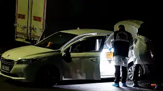 Küçükçekmece'de Polisten Kaçan Şüpheliler Kovalamaca Sonucu Yakalandı: 1 Polis Memuru Yaralandı