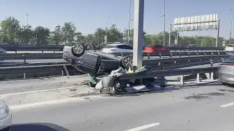 Küçükçekmece'de Trafik Kazası: Otomobil Takla Attı