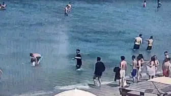Kuşadası'nda Denize Giren 70 Yaşındaki Turist Boğulmaktan Kurtarıldı