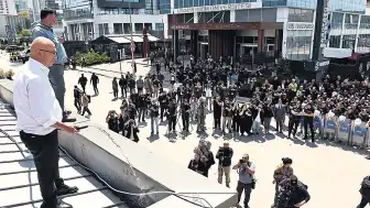 Mahmut Tanal'ın Yurtdışı Seyahati Tartışmalara Yol Açtı