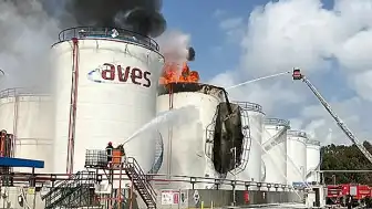 Mersin'deki Yakıt Tankı Yangınına Müdahale Edildi