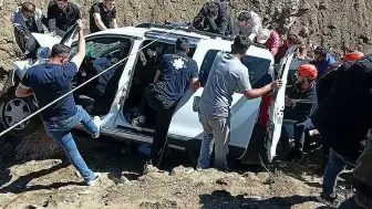 Muş'ta Çaya Düşen Otomobildeki Sürücü Yaralandı