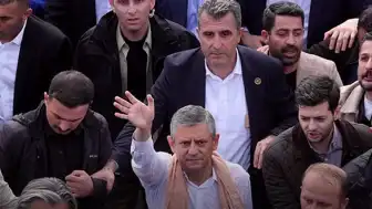Özgür Özel Polis Müdahalesine Tepki Göstererek Meclis'e Yürüyüş Başlattı