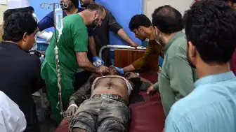 Pakistan'da Polis Karakoluna Saldırı: 14 Polis Hayatını Kaybetti