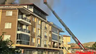 Pamukkale'de Apartman Çatısında Yangın Çıktı