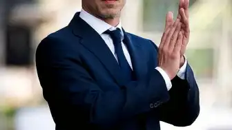 Peter Magyar Macaristan'da Başbakan Oldu
