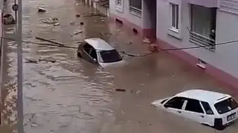 Samsun'da Sağanak Sele Dönüştü: Ev ve İş Yerleri Sular Altında Kaldı