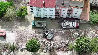 Selde Kepçesiyle 30'dan Fazla Kişiyi Kurtaran Operatörün Kahramanlığı