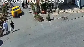 Şişli'de Geri Manevra Yapan Taksi, Yürüyen Kadının Altında Kaldı
