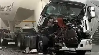 TEM Otoyolu'nda Zincirleme Kaza: Tır Sürücüsü Burnu Bile Kanamadan Kurtuldu