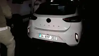 Üsküdar'da Park Halindeki Üç Araç Alevlere Teslim Oldu