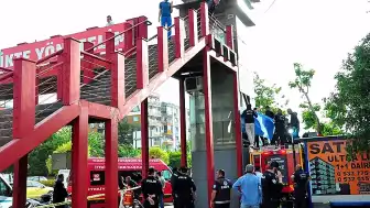 Üstgeçit Asansöründe Sıkışan Genç Hayatını Kaybetti