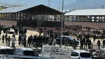 Van'da Hayvan Pazarında Silahlı Kavga: 1 Ölü, 13 Yaralı