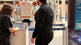 Yapay Zeka Destekli İnsansı Robotlar Havalimanlarında Görev Yapacak