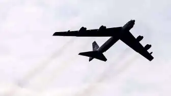 ABD'de B-52 Bombardıman Uçağı Kalkıştan Kısa Süre Sonra Düştü