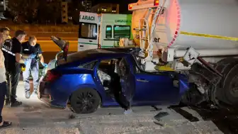 Adana'da Emniyet Şeridinde Feci Kaza: 1 Ölü, 2 Yaralı