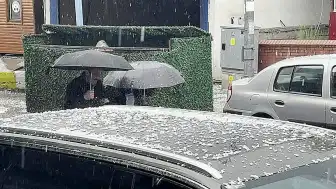 Ardahan'da Etkili Olan Dolu Yağışı Şehri Beyaza Büründürdü