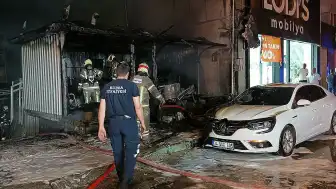 Bursa'da Depoda Başlayan Yangın Otomobile Sıçradı