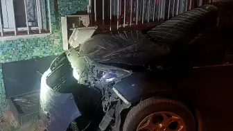 Bursa'da Trafik Kazası: Cip Otomobile Çarptı, Doğal Gaz Hattı Hasar Gördü, Binalar Tahliye Edildi