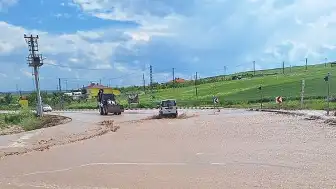 Çorum'un Alaca İlçesinde Sağanak Afet Gibiydi: Tarım Arazileri Zarar Gördü, Ulaşım Aksadı